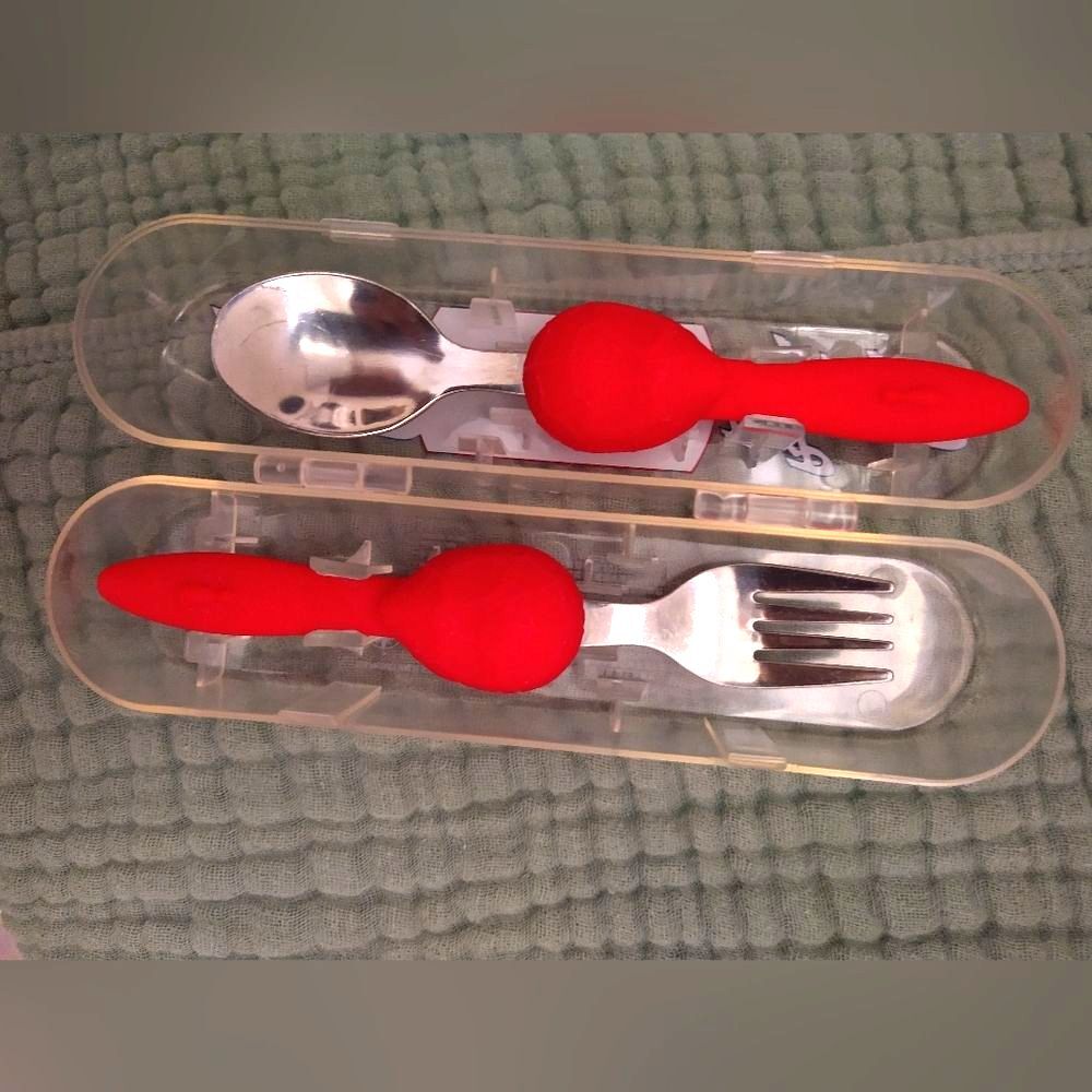 Marvel Spiderman toddler child fork and spoon set in protective carry case - Picture 5 of 13